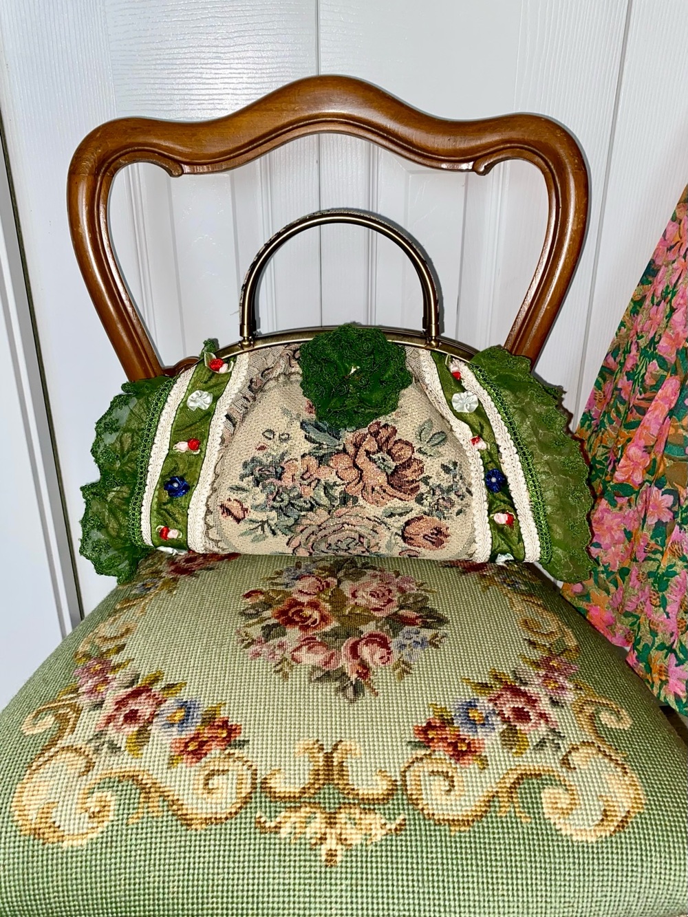 Vintage 1970s Green Floral Tapestry Top-Handle Boho Bag with Decorative Lace